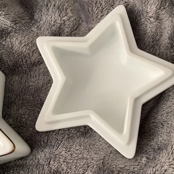 Tiffany & Co blue star porcelain jewelry box. Excellent condition..